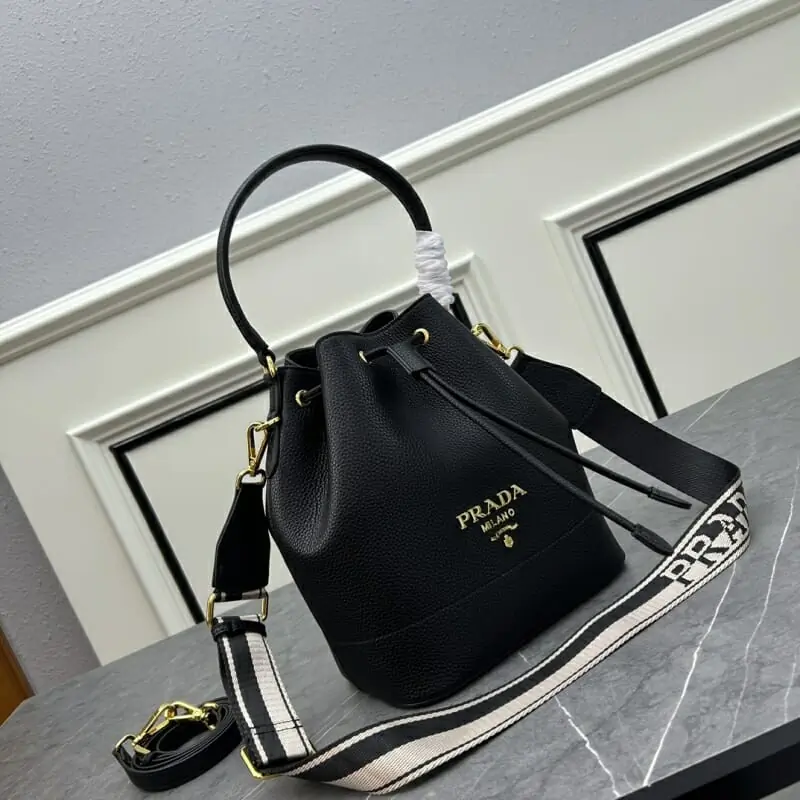 prada aaa qualite sac a main  pour femme s_12105671